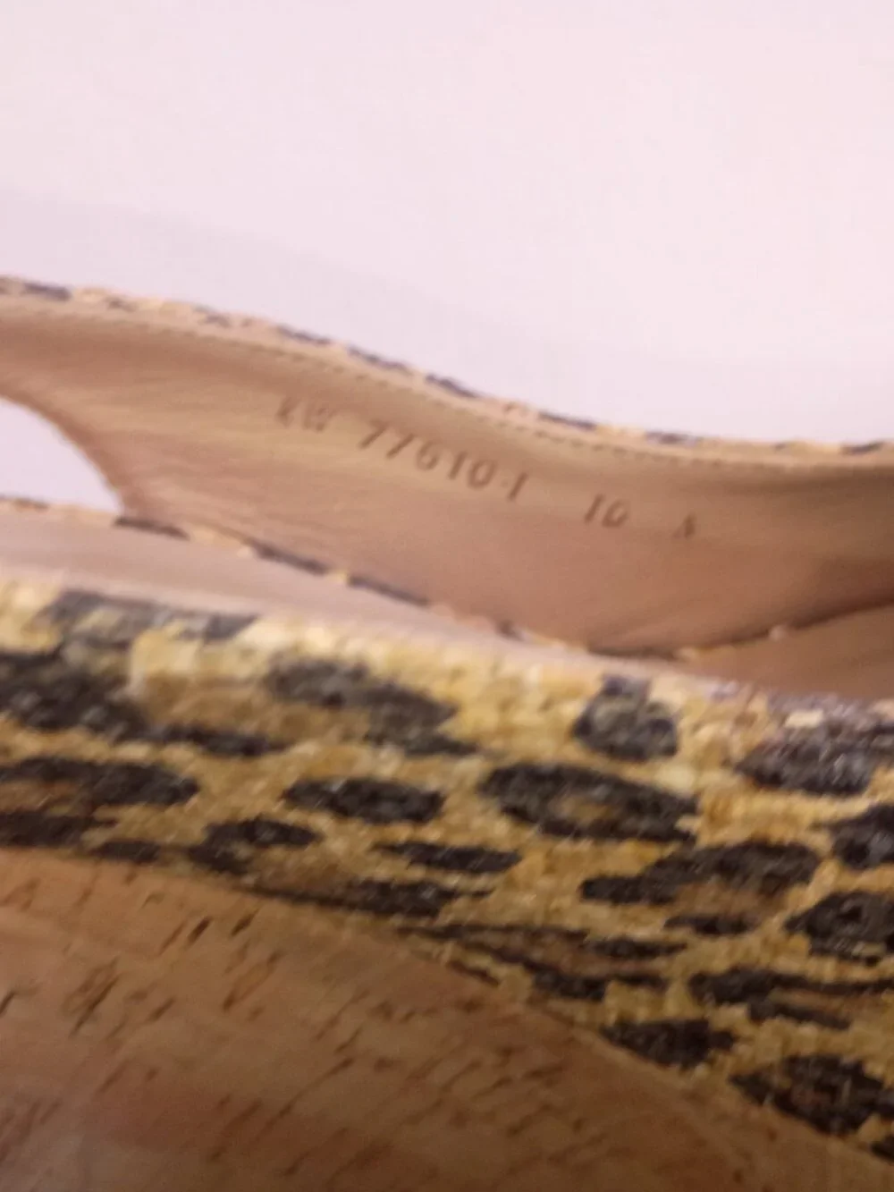 STUART WEITZMAN Sz 10N Animal Print Peep Toe Sling Back Wedge Heels - Picture 4 of 13